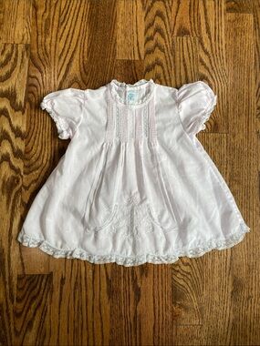 Feltman Brothers Detailed Lace Slip Pink Dress, size 3M. Like new condition